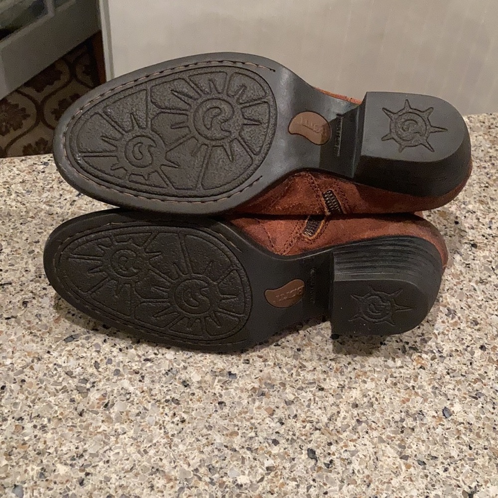 Size 10 Women’s Born Ankle Zip Booties - Picture 7 of 13